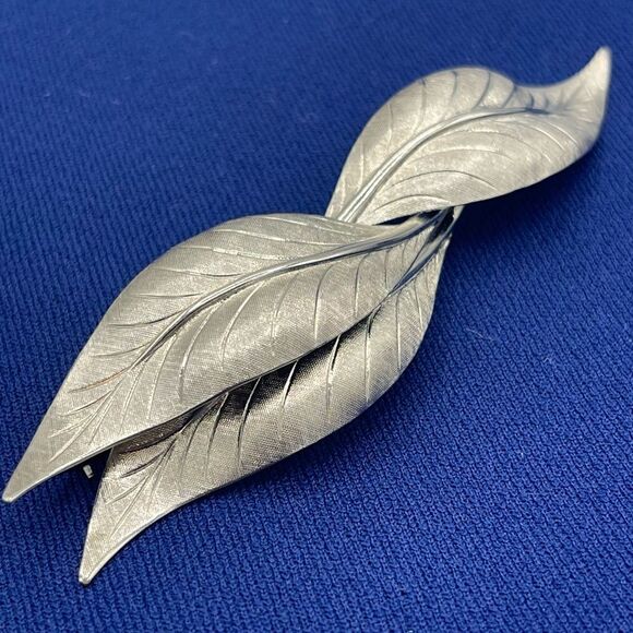 Vintage Triple Leaf Silver Tone Brooch Pin - Picture 7 of 16